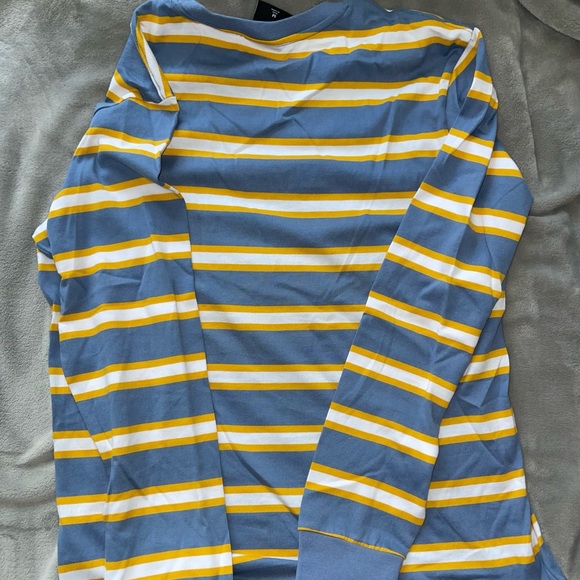 Huf long sleeve t-shirt. Worn, like new. SIZE MEDIUM. Offers are welcome. - Picture 3 of 3